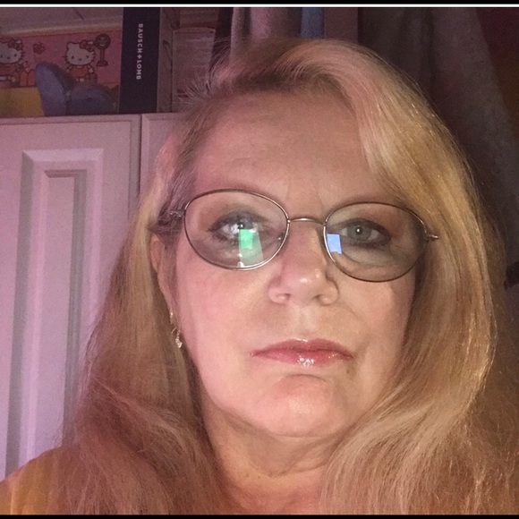 Meet your Posher, Karen - Picture 1 of 1